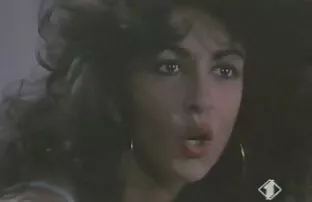 XXX Na filmy porno hd za free łóżku leży Rosjanin.