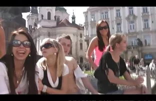 XXX Rosyjska darmowe filmy sex w hd dziewczyna w spodniach na łóżku