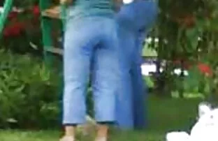 XXX Zabrali tę filmiki erotyczne w hd dziewczynę i dwie walizki.