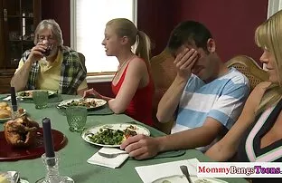 XXX Wiążą cię i jeżdżą konno. darmowe filmy erotyczne w hd