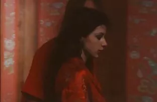 XXX Dziewczyna darmowe filmy sex w hd zamieściła zdjęcie przed starą wioską